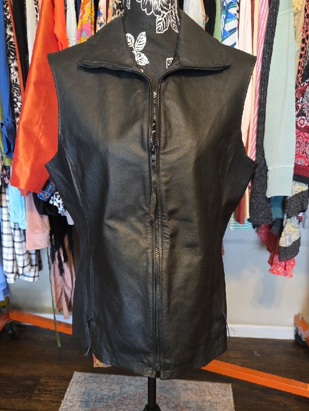 Sleeveless Black Leather Zip Vest for Women - Picture 2 of 7